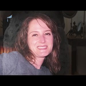 Meet your Posher, Mona